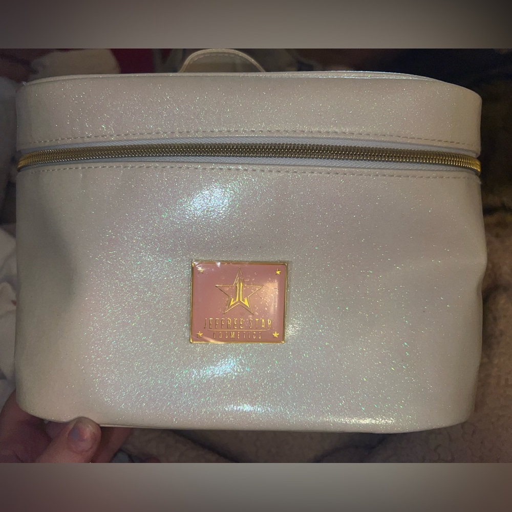 Alien white/green makeup bag